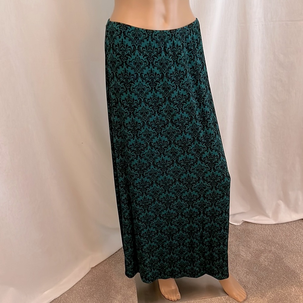 Maxi skirt of slinky knit